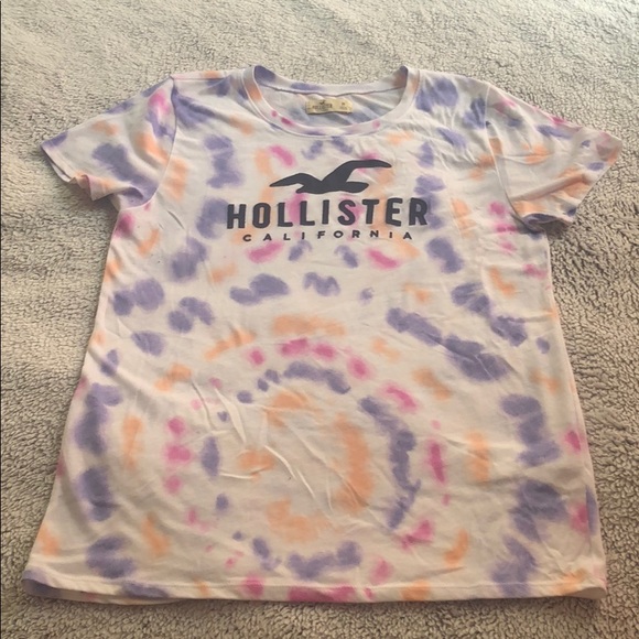 A tie-dye Hollister shirt - Picture 2 of 3